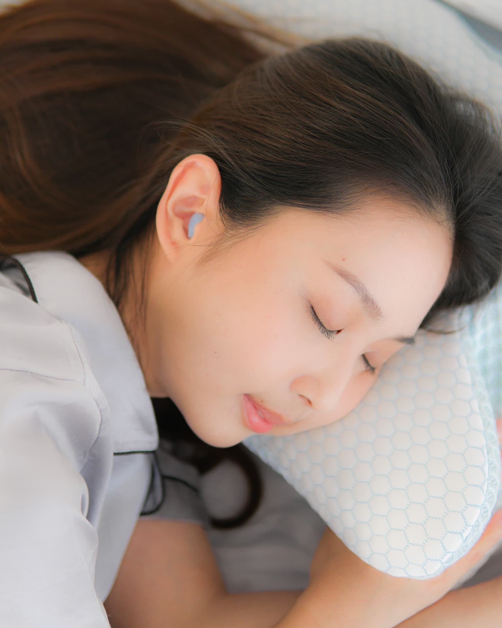 Bahaya 'Salah Bantal': Mengapa Bantal Biasa Bisa Merusak Tulang Leher Anda dalam Jangka Panjang